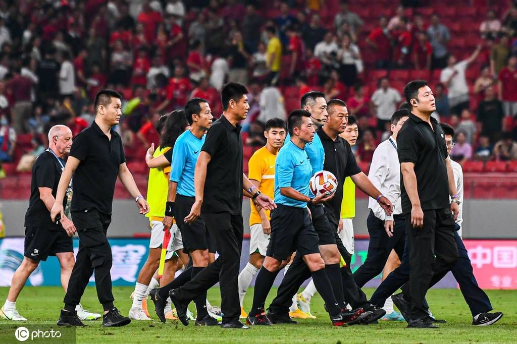全场比赛结束，国际米兰2-0莱切。